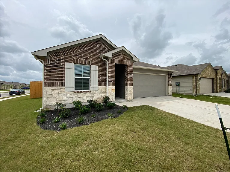 140 Fire Oak Dr — Photo 1
