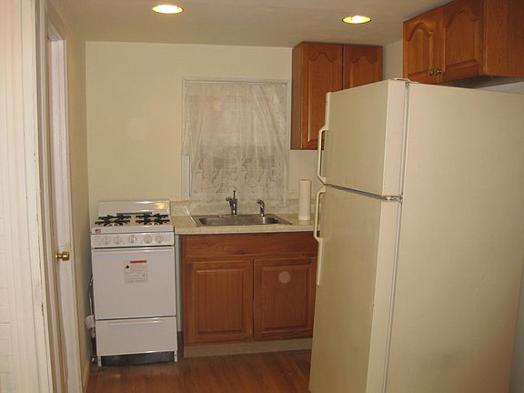 3rd image of 16B Edgewater Park #79C