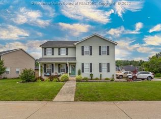 649 Overlook Dr, Hurricane, WV 25526