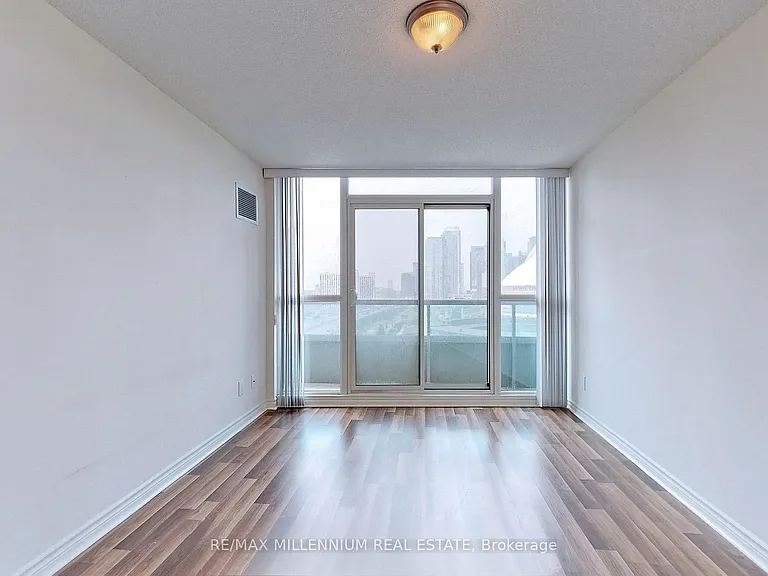 25 Lower Simcoe St #1508 — Photo 20