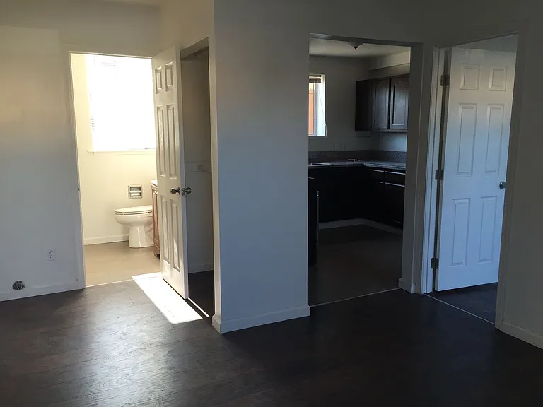 7404 S Western Ave — Photo 11