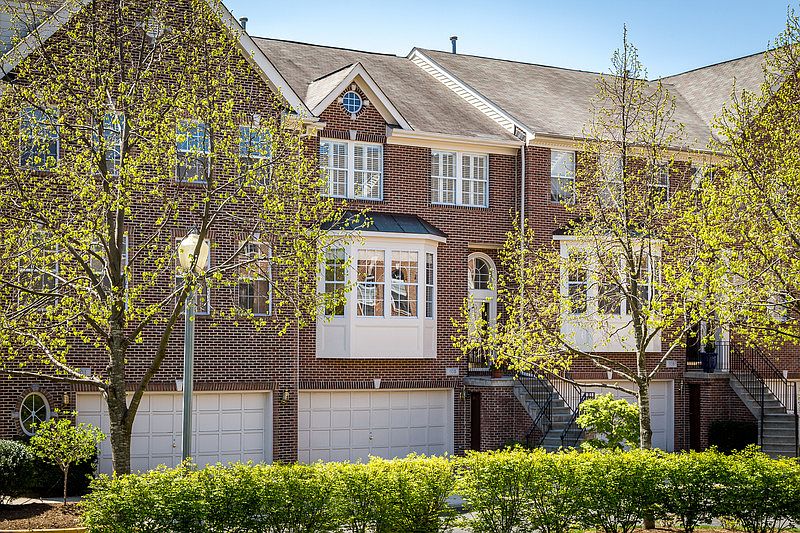 1st image of 103 Lounsbury Pl