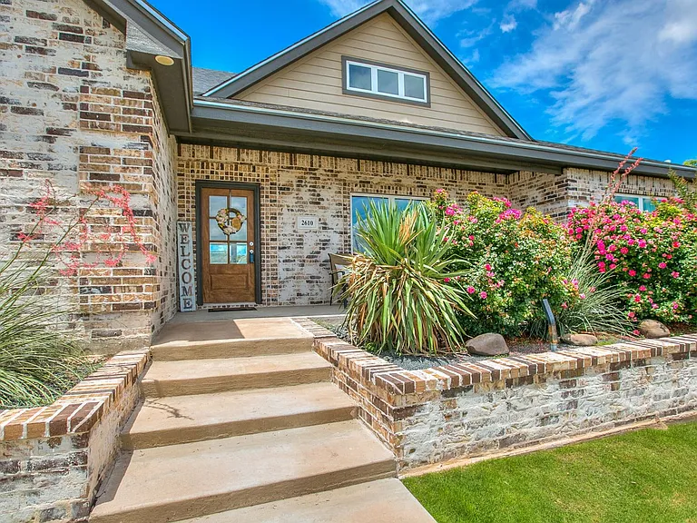 2610 Oak Hills Trl — Photo 3