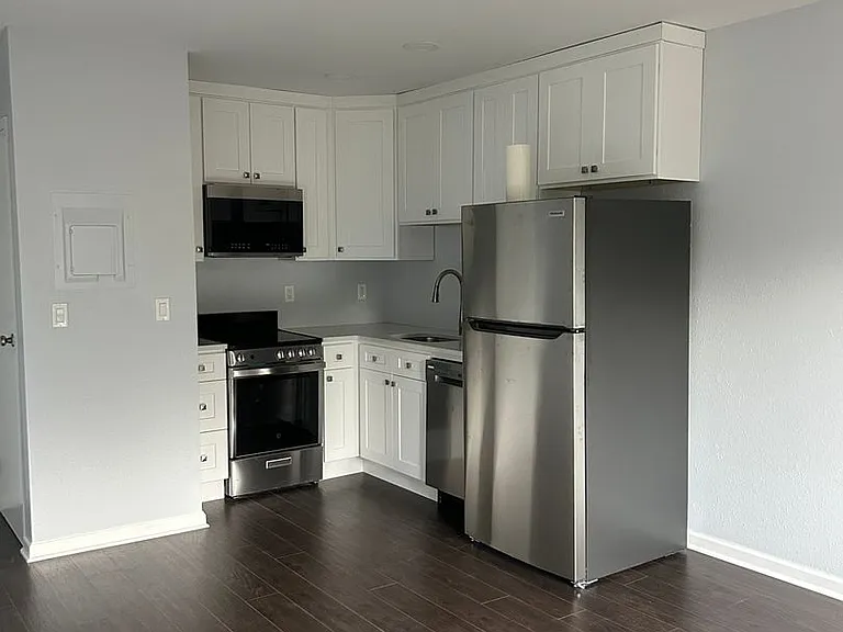 9 Vreeland Ave #3E — Photo 5