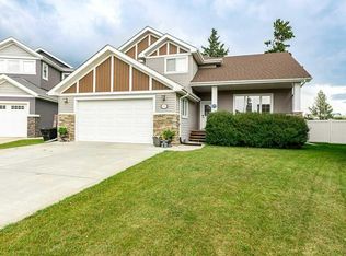 9 SW Henners Outlook, Lacombe, AB T4L 1Z3