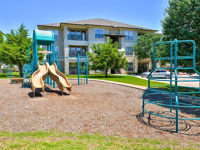 Cypress Lake at Stonebriar Apartments — Photo 5