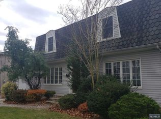 341 Haywood Dr, Paramus, NJ 07652