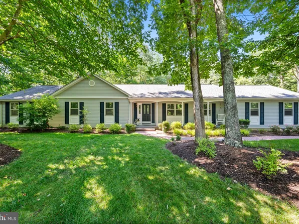 9215 Lindy Ln, La Plata, MD 20646