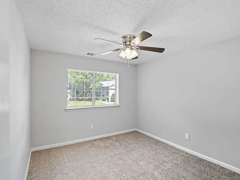 Summer Tree Apartments — Photo 9