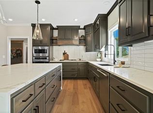 1525 SW Georgetown Dr, Lees Summit, MO 64082