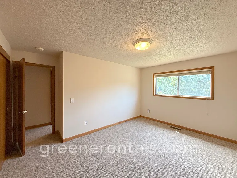 1616 10th Ave SW — Photo 12