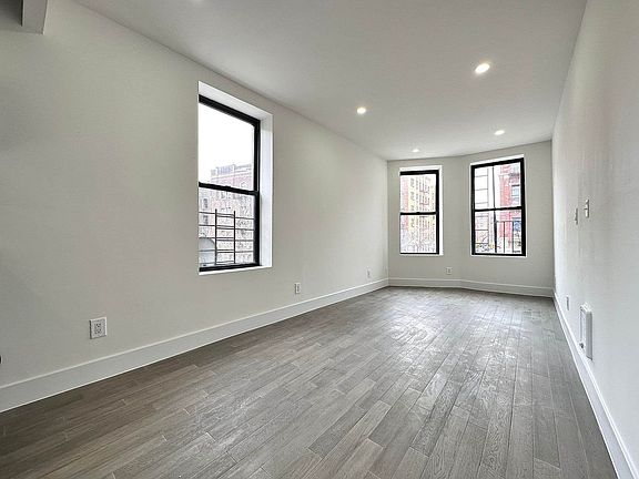 3rd image of 2102 Regent Pl #21B