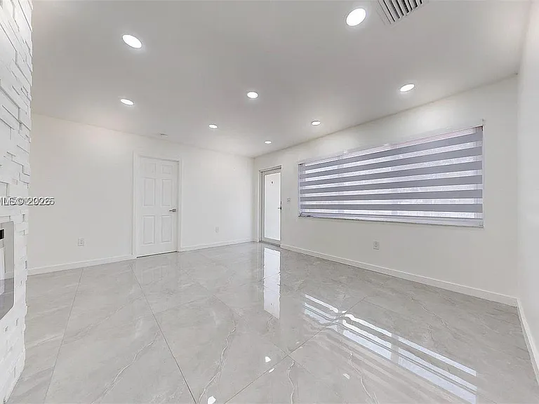 15704 SW 302nd Ter — Photo 3