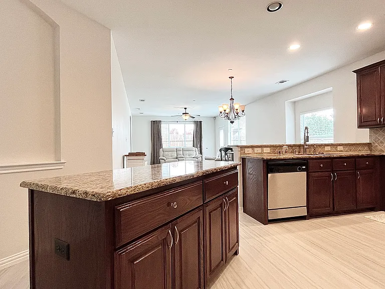 2204 Paige Ct — Photo 10