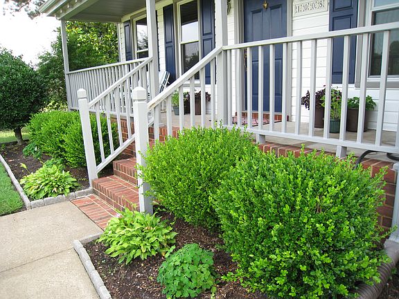 Huge front porch w/golf view