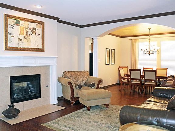 4th image of 1583 Sweetbriar Dr