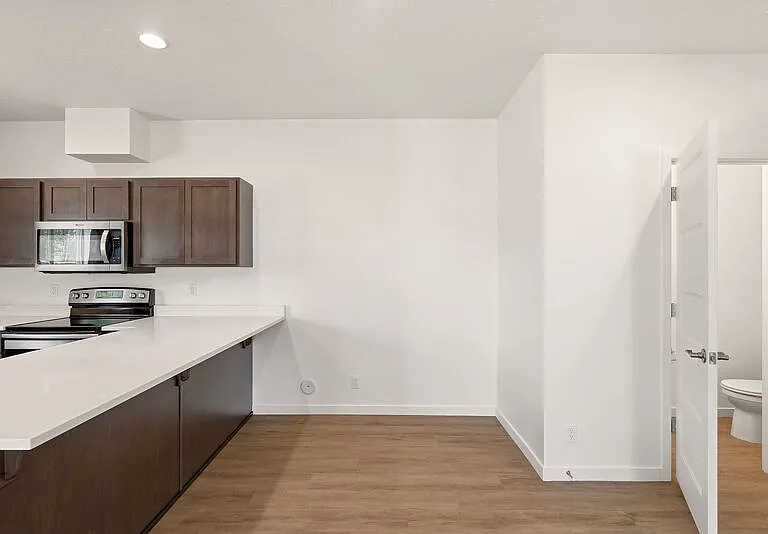 1122 N Davis Ln — Photo 9