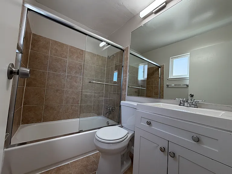 650 East 17th Street — Photo 9