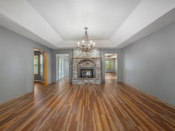 3rd image of 882 Trout Road
