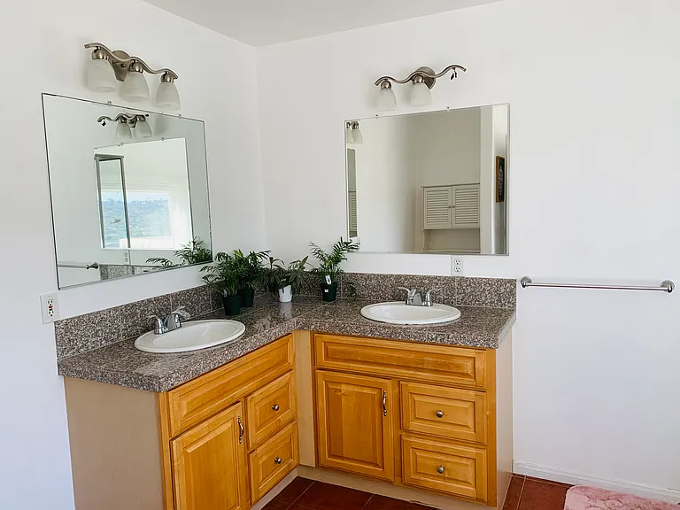 3475 Lakeview Dr — Photo 8