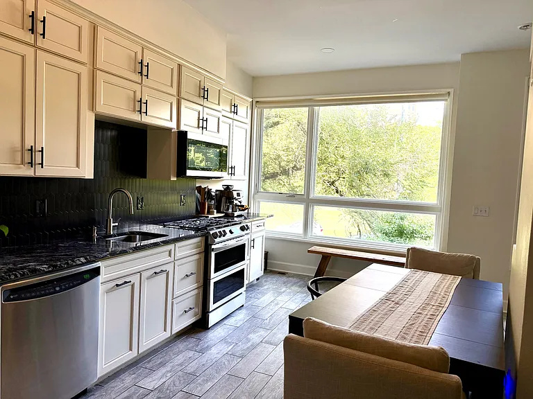 4524 J C Nichols Pkwy #402 — Photo 8