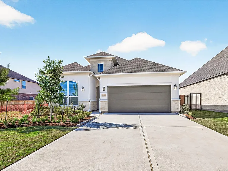 4916 Northern Woods Dr — Photo 1