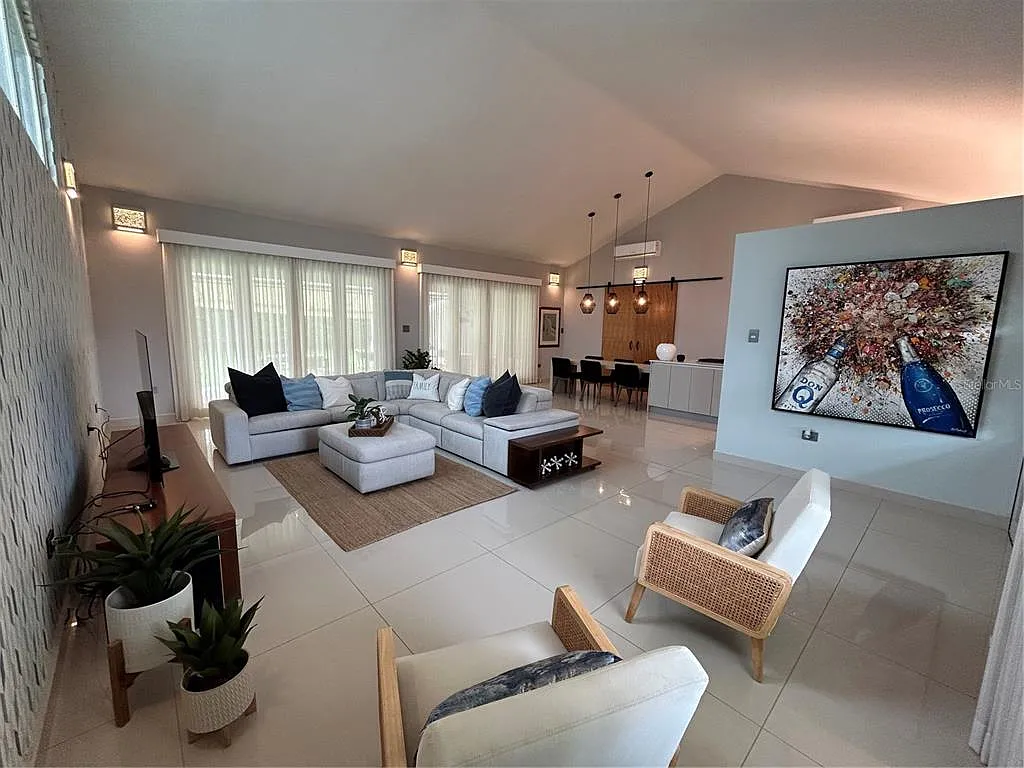 3 bed, 3.5 bath, 2450 sqft, $8,500 — Photo 3