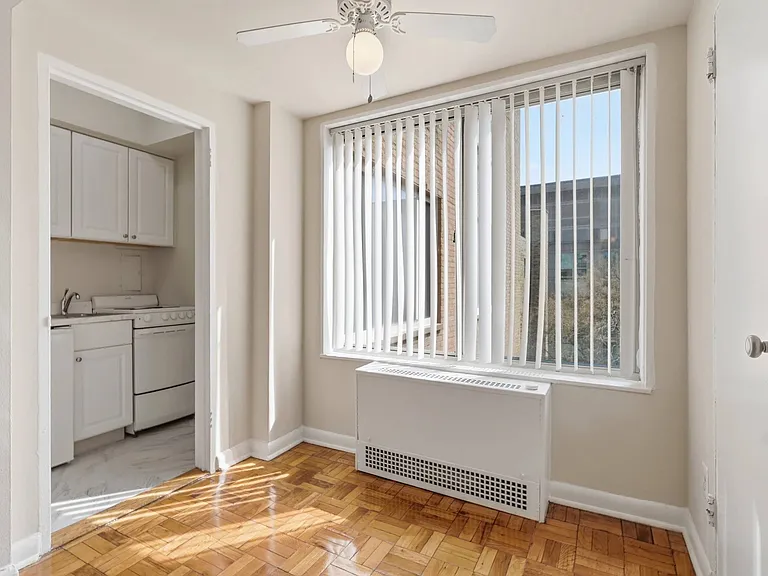 Empire Apartments — Photo 10