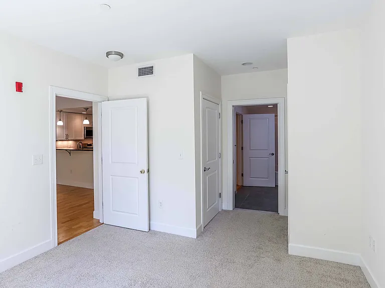 7 Cameron Apartments — Photo 17