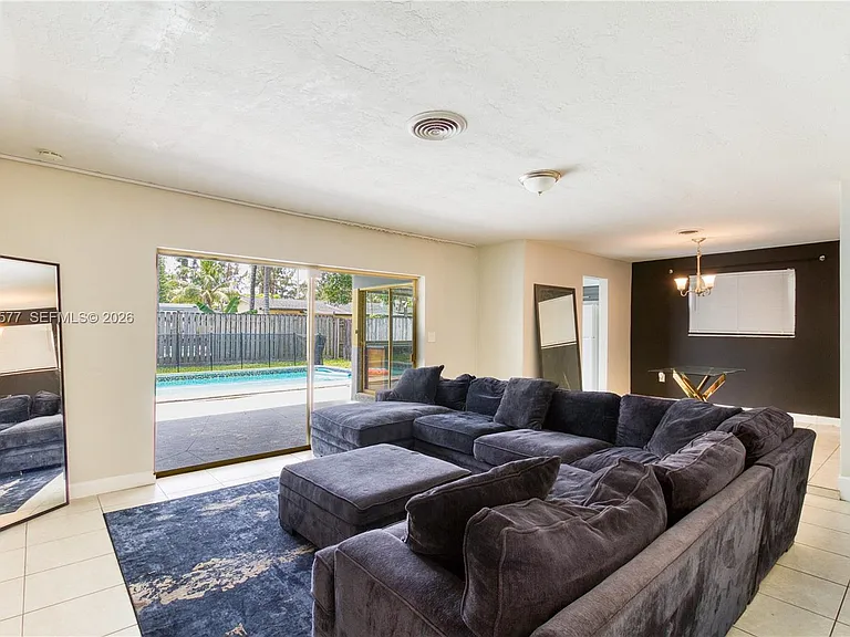 6620 NW 21st Ct — Photo 7
