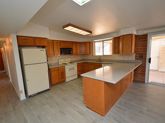 2nd image of 5401 N Pomona Ave