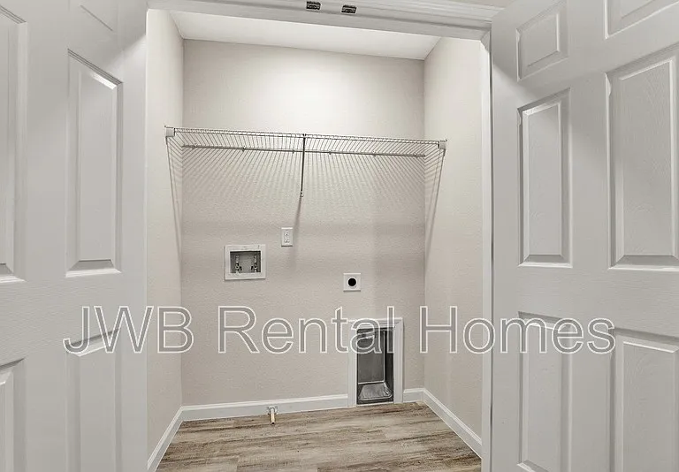 606 Herman St — Photo 12