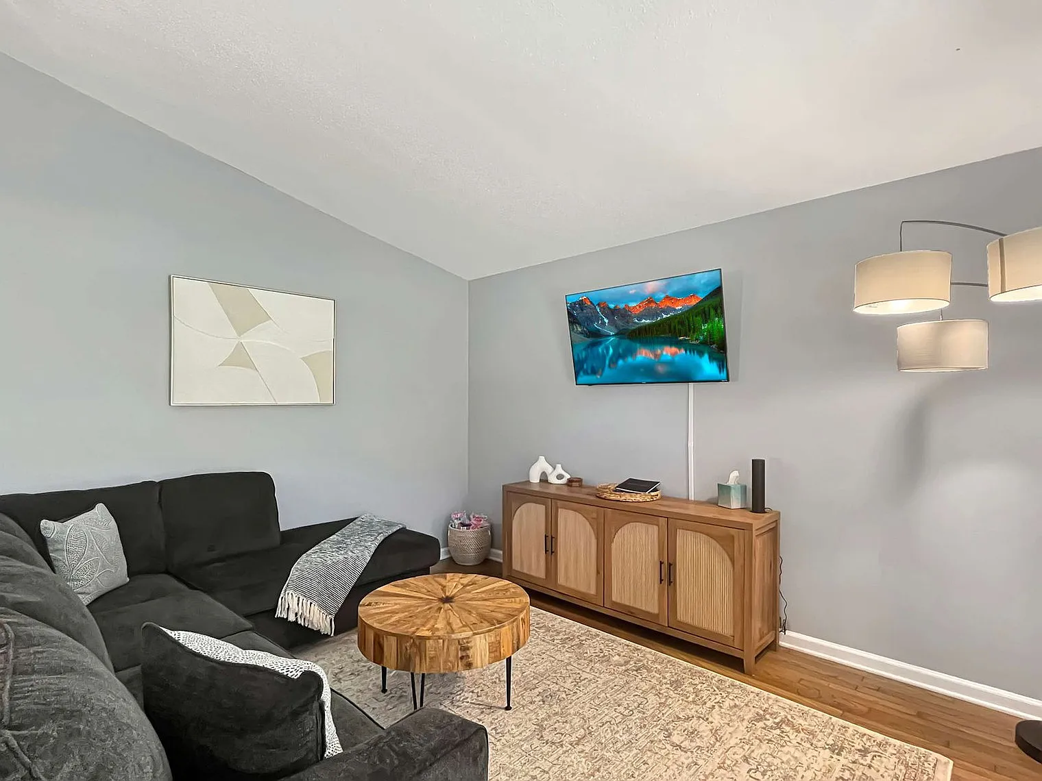 3 bed, 1.0 bath, 1291 sqft, $2,873 — Photo 3
