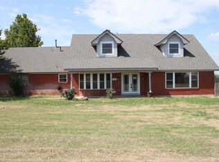 701 Ridgeway St, Geronimo, OK 73543