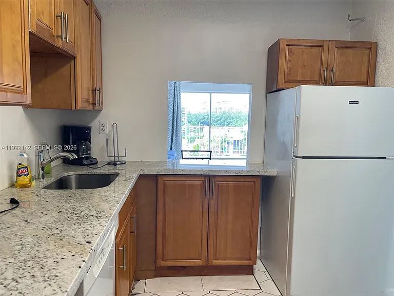 2200 E Hallandale Beach Blvd #605 — Photo 11