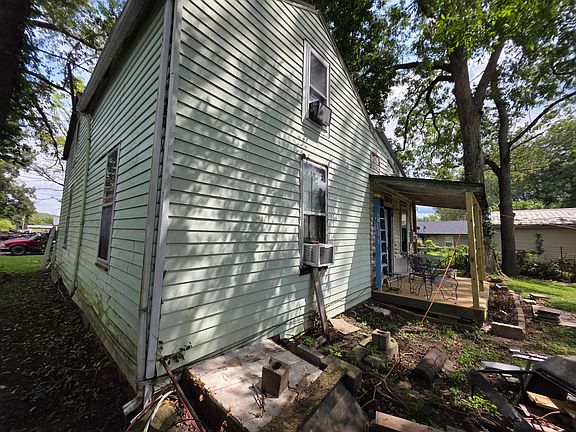 3rd image of 511 N Main Cross St