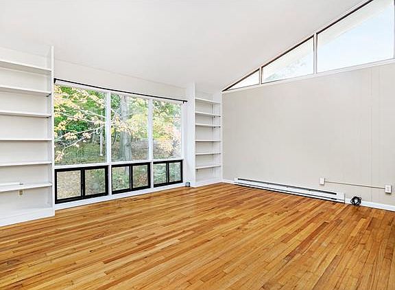 3rd image of 1411 Hanover St