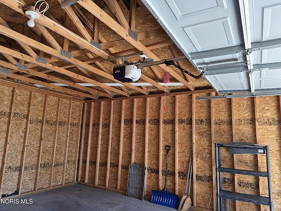 4th image of 317 Burger St