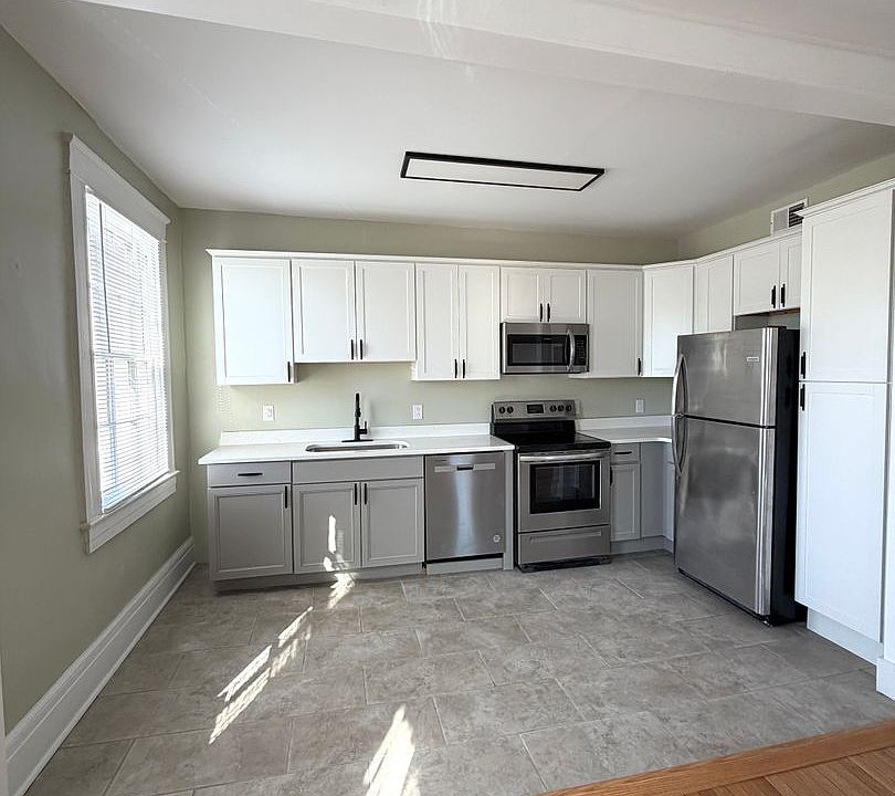 1st image of 1100 Main St APT 4