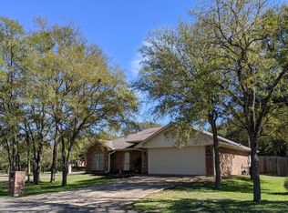 1 Pawnee Ln, Morgans Point Resort, TX 76513
