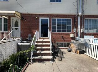 37 Susan Ct, Staten Island, NY 10304