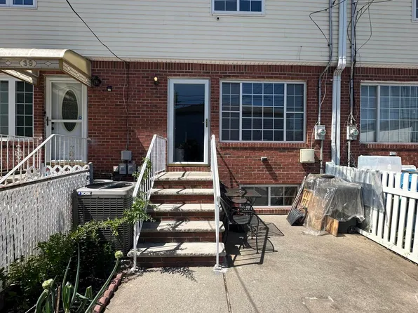 37 Susan Ct, Staten Island, NY 10304