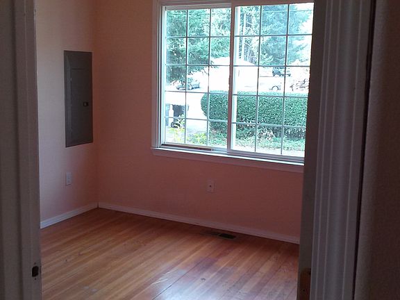 5th image of 2607 Conger Ave NW