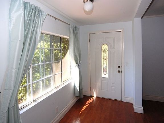 3rd image of 3183 Weldon Ave