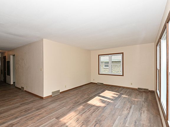 4th image of 1722 Oakdale Dr #1724