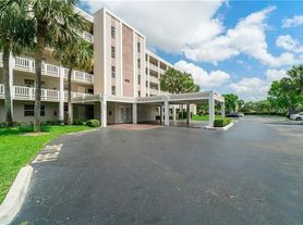 1075 Riverside Dr
