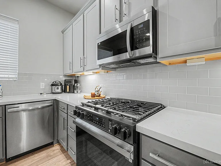 3033 Hicks St — Photo 12