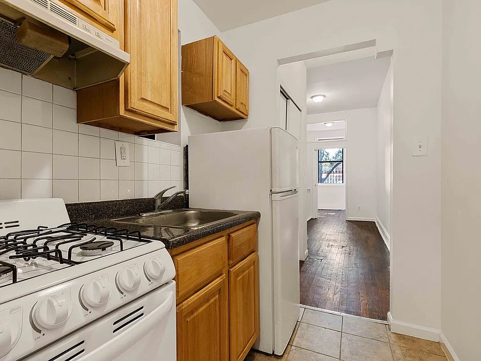 1st image of 320 E 34th St APT 1C