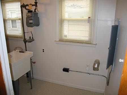 5th image of 4967 Weddell St