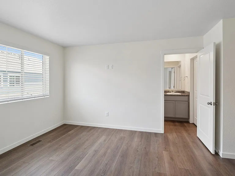 Creekside Townhomes Primary Bedroom